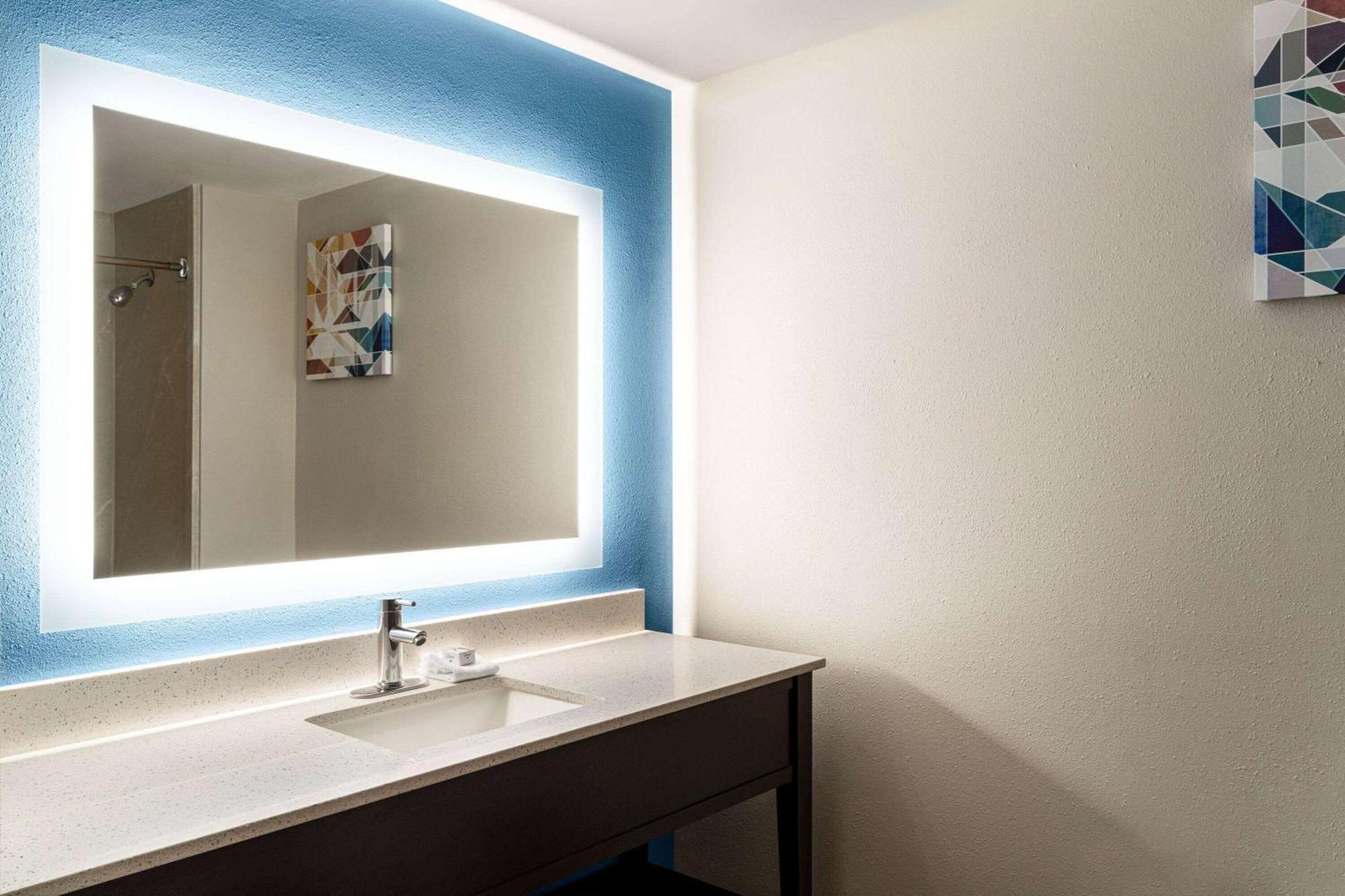 La Quinta By Wyndham Madison American Center Екстер'єр фото